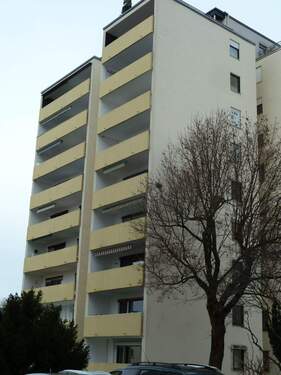 Westfassade - 3 Zimmer Etagenwohnung zum Kaufen in Burghausen