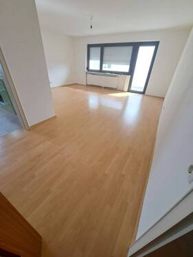 Wohnzimmer - 3 Zimmer Etagenwohnung in Burghausen