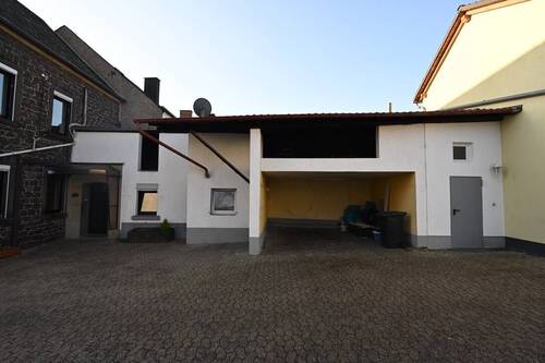 Außenbereich Scheune - 6 Zimmer Reihenendhaus zum Kaufen in Kottenheim