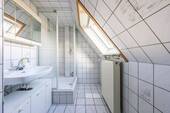 Bad im Dachgeschoss - 