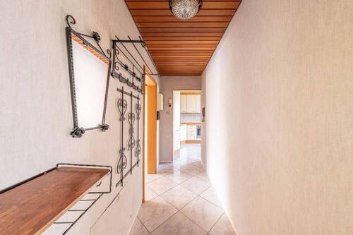 Diele im Erdgeschoss - 6 Zimmer Doppelhaushälfte zum Kaufen in Unna