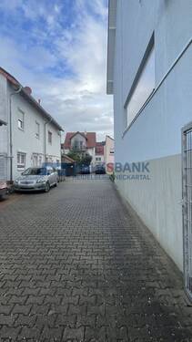 Einfahrt - Mehrfamilienhaus, Wohnhaus in Eppelheim
