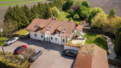 Außenansicht Drohne 3 - Moderne DHH mit exklusiver Ausstattung, großzügigem Grundstück und nachhaltiger Energieversorgung