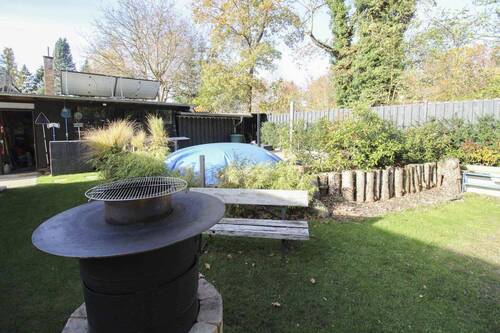 Pool hinter Nebengelass - 