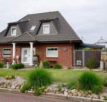 Wohnen und Wohlfühlen: Einfamilienhaus mit Gartenparadies - Brunsbüttel