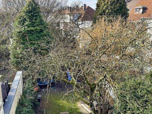 Blick vom Balkon in den Garten - 