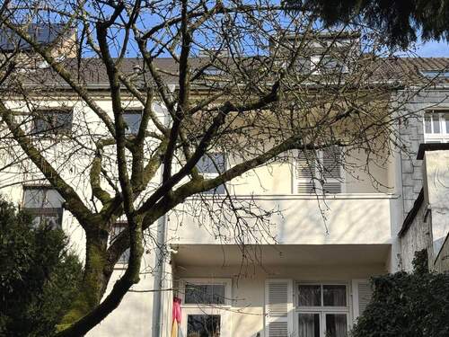 Gartenansicht mit Balkon - Etagenwohnung mit 71,00 m&sup2; in Mülheim zur Miete