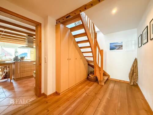Flur mit Treppe - 