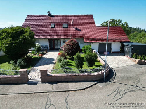 Hausansicht - Charmantes Einfamilienhaus mit Aussicht und Garten Ihr perfektes Zuhause für unvergessliche Momente