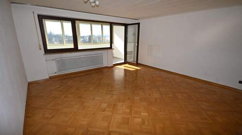 Platz für Wohngarnitur - Etagenwohnung mit 82,00 m² in Neumarkt in der Oberpfalz zur Miete