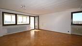 Wohnzimmer mit Balkon - 