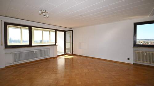 Wohnzimmer mit Balkon - 