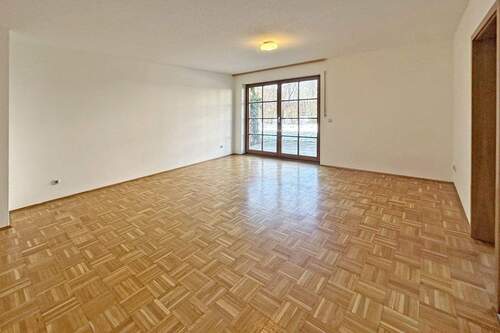 Wohnzimmer - 2 Zimmer Etagenwohnung in Kolbermoor