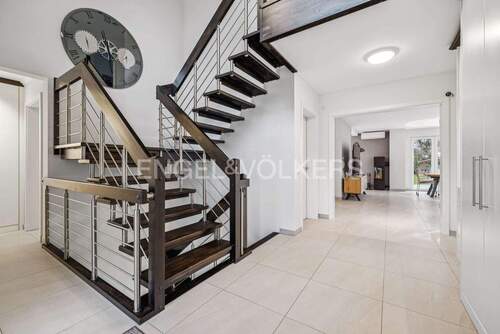 Eingangsbereich - 5 Zimmer Einfamilienhaus zum Kaufen in Ahrensburg