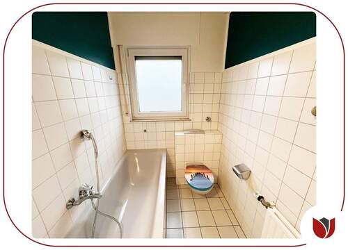 Wannenbad mit Fenster - 