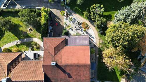 Draufsicht mit Zufahrt - Außergewöhnliches Gebäudeensemble für Wohnen der Generationen kombiniert mit Arbeiten