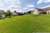separates Baugrundstück neben dem Haus - 