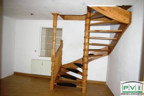 Diele mit Zugang zum 2. Dachgesschoß - 