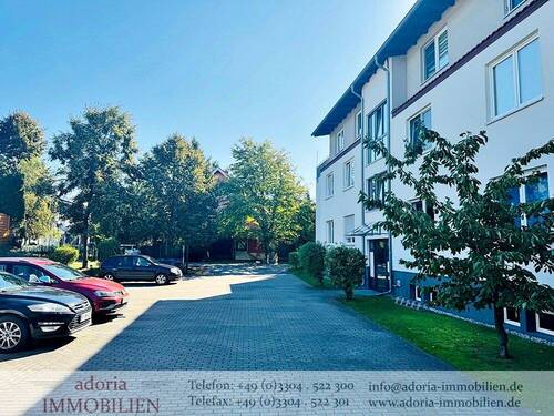 Einfahrt Parkplätze - 