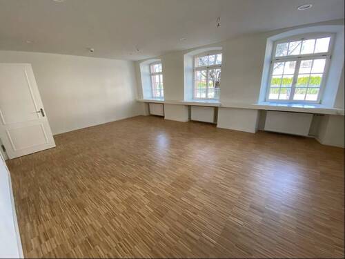 großes Zimmer - 4 Zimmer Büro zur Miete in Gengenbach