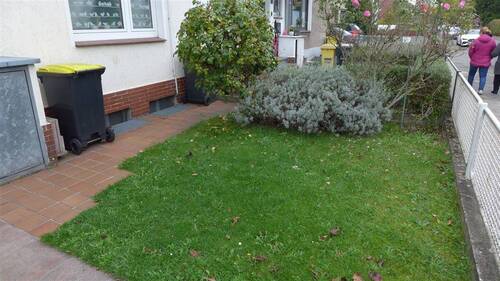 Vorgarten - 9 Zimmer Mehrfamilienhaus, Wohnhaus zum Kaufen in Düsseldorf