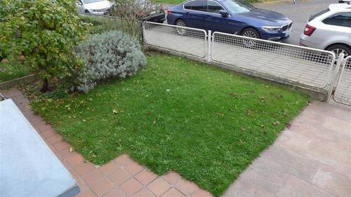 Vorgarten - 9 Zimmer Mehrfamilienhaus, Wohnhaus in Düsseldorf