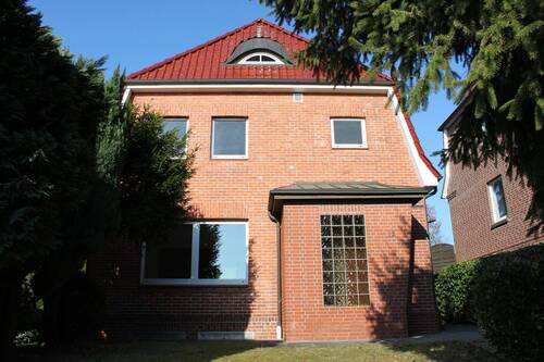 Außenansicht - Einfamilienhaus Schmiedestr. 12 in Geesthacht - Ein Angebot von IVD-HAUSVERWALTUNG GERD VON DER HEIDE Immobilien GmbH.