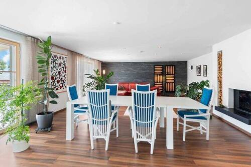 Wohn- und Esszimmer mit Holzofen - 