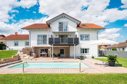 Titelbild - Barrierefreies Traumhaus mit Einliegerwohnung und Pool in Forsthart bei Künzing