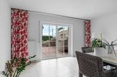 Wohn- und Esszimmer im UG mit Zugang zur Terrasse - 