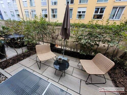 mit Terrasse - 