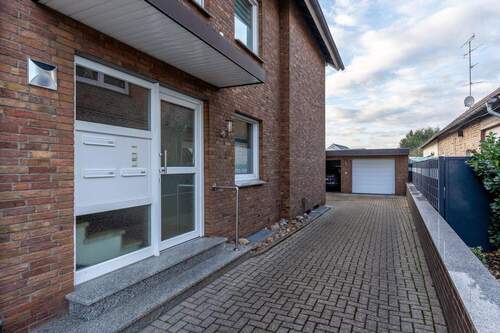 Hauseingang - 6 Zimmer Mehrfamilienhaus, Wohnhaus zum Kaufen in Halle (Westf.)