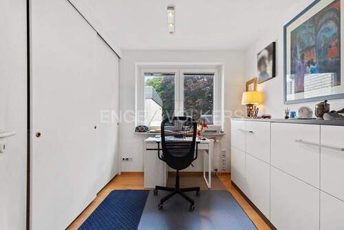 Arbeits- oder Kinderzimmer mit Einbauschränken, ca. 10m² - 