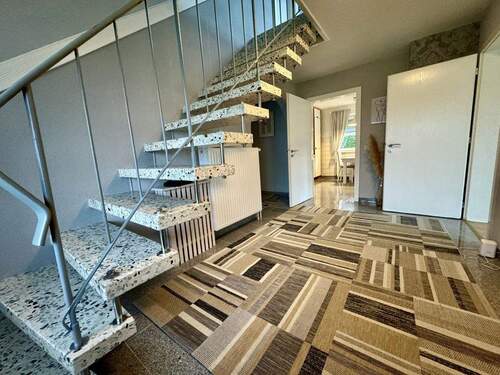 Flur Erdgeschoss - 4 Zimmer Einfamilienhaus in Meldorf