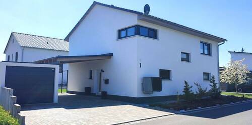 Hausansicht von Nordosten - Modernes Traumhaus - 9km von Herzogenaurach