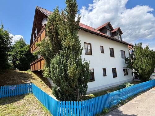 Hausansicht.JPG - - VOR DEN TOREN LANDSHUTS - VERMIETETES 3-FAMILIENHAUS IN TIEFENBACH