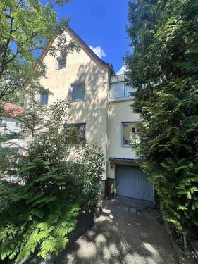 Hausansicht Strasse - 