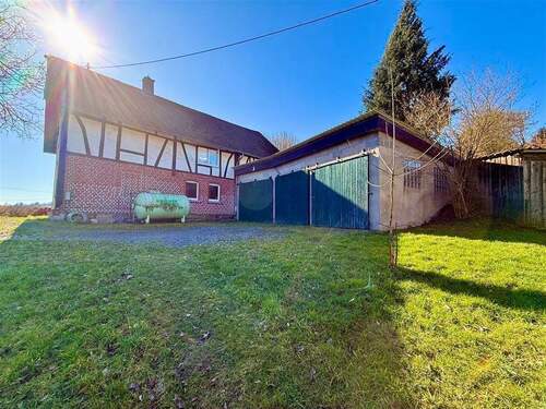 Gartenansicht / Garagen - 6 Zimmer Bauernhaus, Landhaus zum Kaufen in Waldbröl