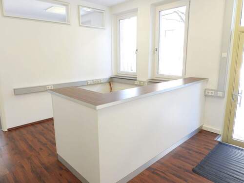 Empfang - BüroräumeKanzlei mit eigenem Eingang!