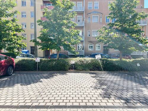 KFZ-Außenstellplatz - 