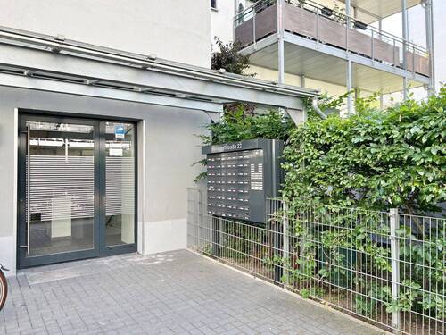 Hauseingang - 2 Zimmer Etagenwohnung zur Miete in Nürnberg