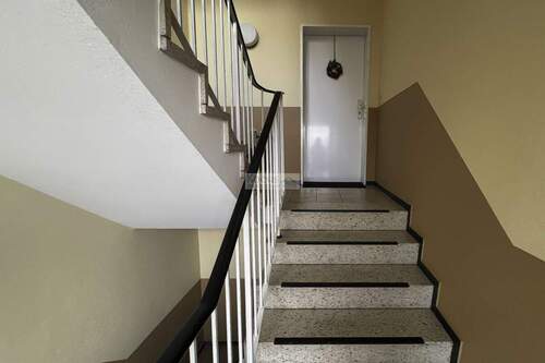 Treppenhaus - 3 Zimmer Etagenwohnung zum Kaufen in Uelzen