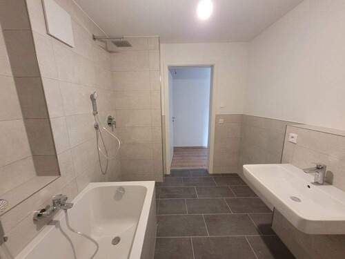 Wanne und Dusche - 