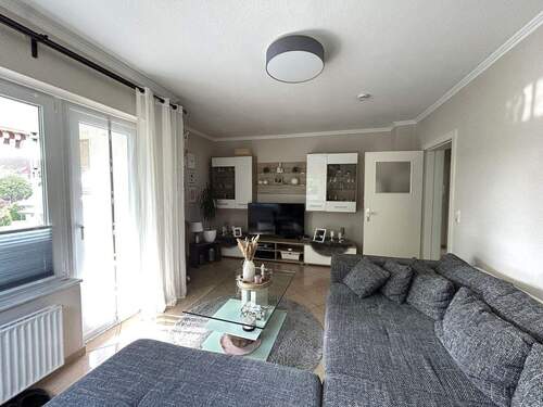 Wohnzimmer mit Balkonzugang - Etagenwohnung mit 59,00 m&sup2; in Büchen zum Kaufen