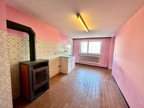 Wohnzimmer mit Holzofen im EG - 