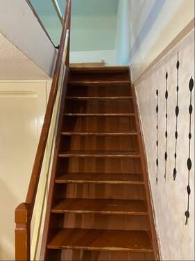 Treppe zum Dachgeschoß - 