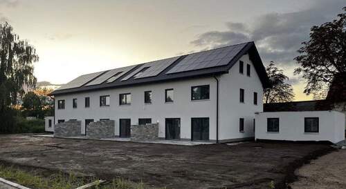 Bild 1 - VERMIETUNG: Neubau großzügiges Reihenmittelhaus mit 6 Zimmern zu vermieten