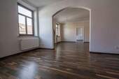 Wohnzimmer. - Mehrfamilienhaus, Wohnhaus zum Kaufen in Forchheim