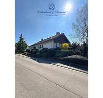 Freistehehendes Einfamilienhaus mit ELW, Garten und 2 Garagen - Riegelsberg