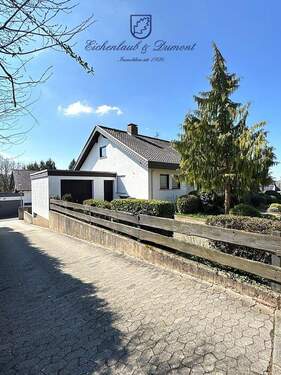 Zufahrt zur ELW - Einfamilienhaus mit 303,00 m² in Riegelsberg zum Kaufen